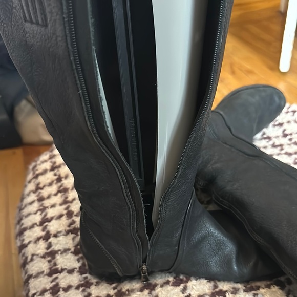 Boots. - Picture 10 of 16